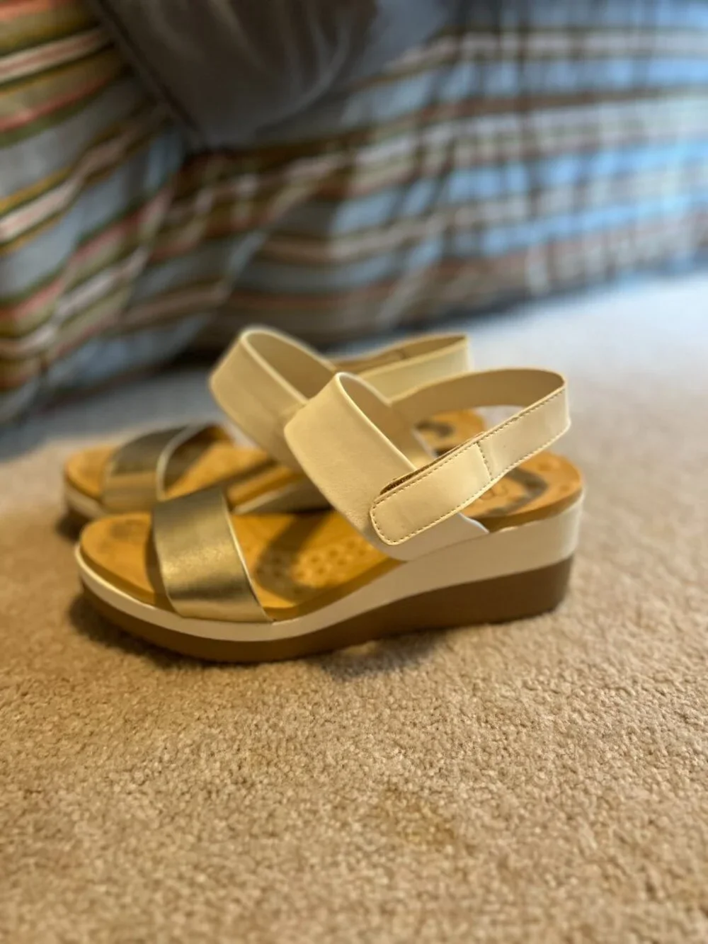 Malo White & Gold Super Comfort Wedges (Sz. 8)